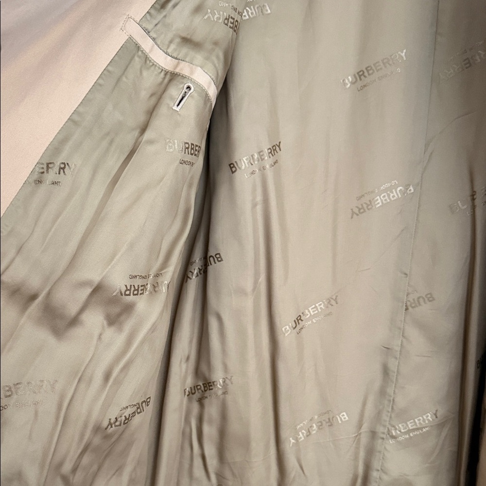 Burberry Beige Trench Coat with Black Lettering - Picture 4 of 6